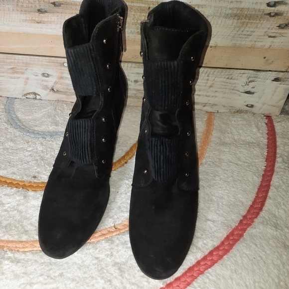 🌟 Aquatalia studded suede heeled boots size 7.5 - Picture 2 of 7
